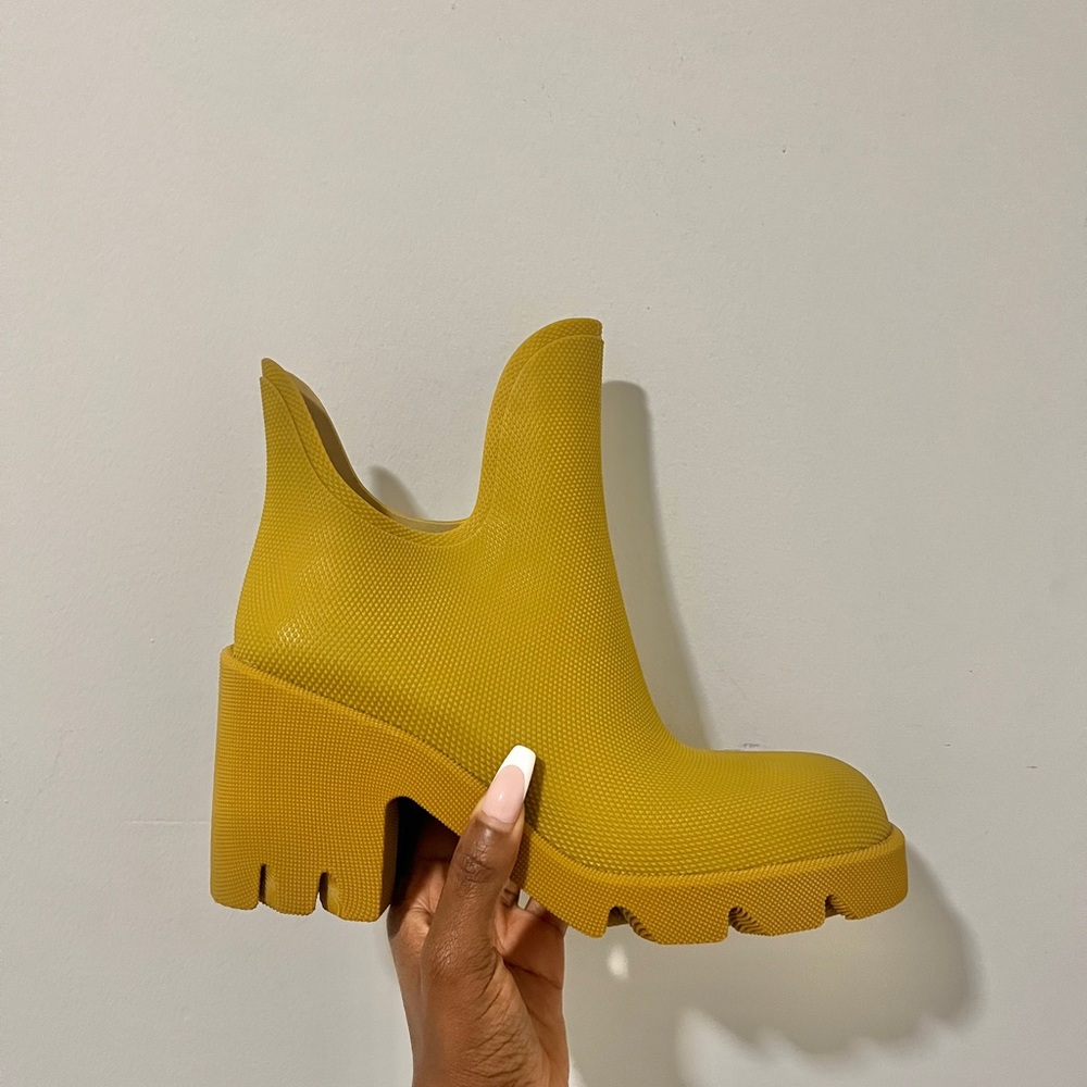 Burberry Rain Boots - Picture 1 of 6